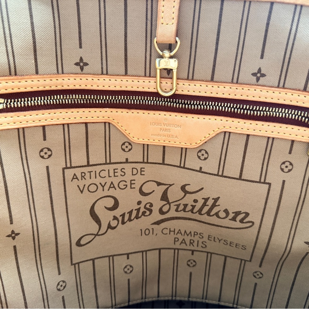 Louis Vuitton Monogram Tote in Brown and Tan - Picture 4 of 8